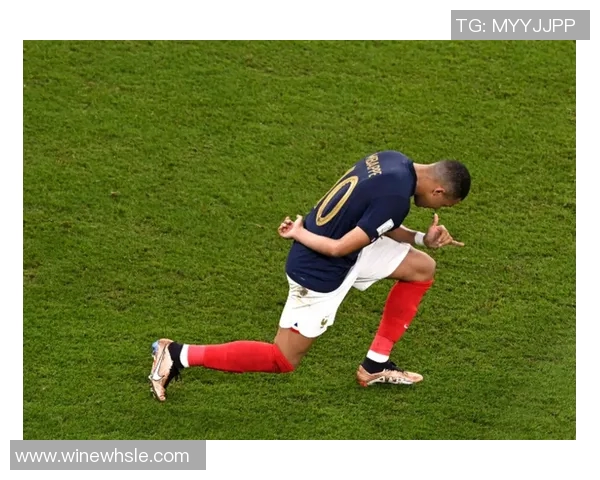 姆巴佩在世界杯赛场上的精彩表现引发全球球迷热议与期待