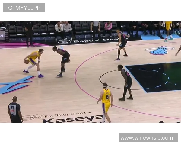 湖人对热火精彩对决今日回放全程回顾与分析带你重温比赛瞬间 湖人对热火精彩对决今日回放全程回顾与分析带你重温比赛瞬间