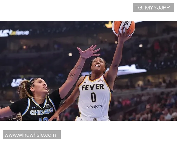 美职女篮天空队与狂热队激战正酣精彩对决引发球迷热情高涨